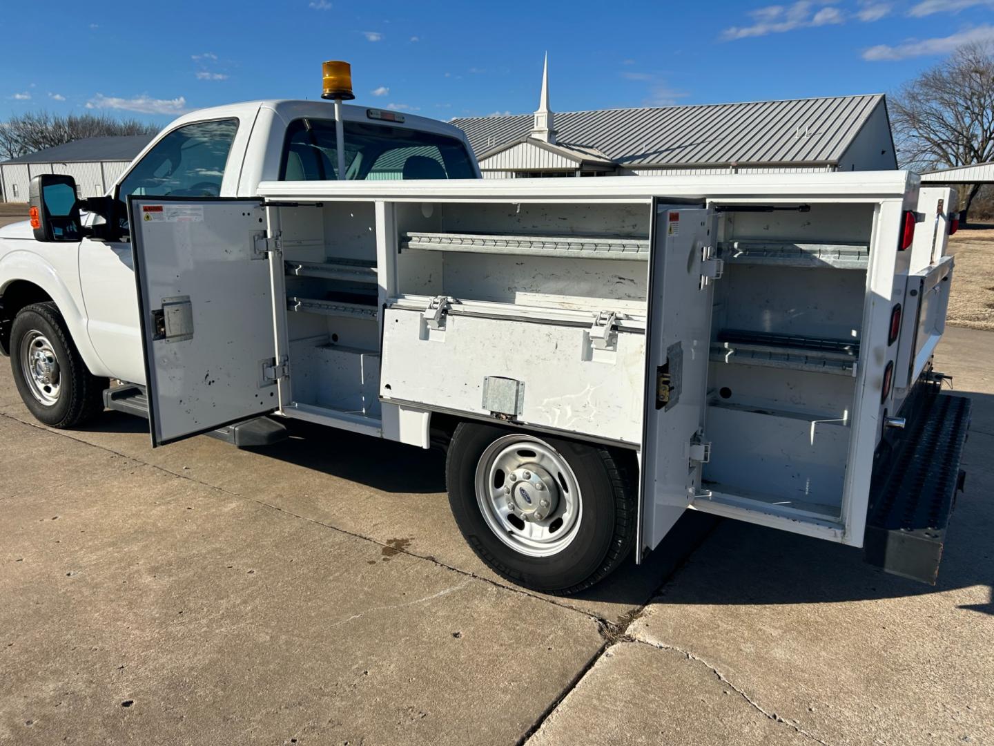 2015 White /Gray Ford F-250 SD XLT 2WD (1FDBF2A66FE) with an 6.2L V8 OHV 16V engine, 6-Speed Automatic transmission, located at 17760 Hwy 62, Morris, OK, 74445, (918) 733-4887, 35.609104, -95.877060 - Photo#15